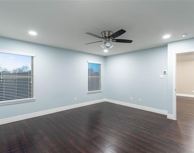 1009 Riverstone Trail - Photo Thumbnail 16