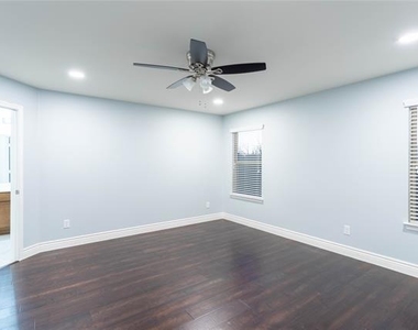 1009 Riverstone Trail - Photo Thumbnail 15