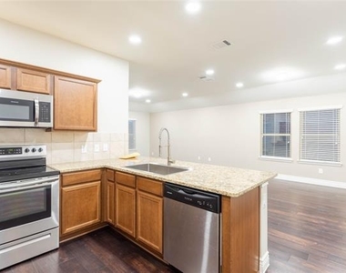 1009 Riverstone Trail - Photo Thumbnail 12