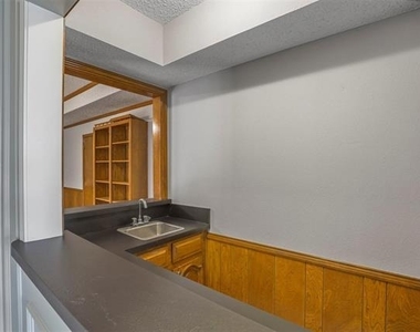 9738 Windham Drive - Photo Thumbnail 7