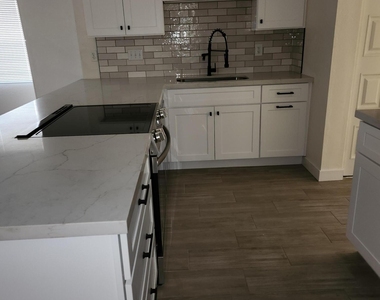 5117 W Acoma Drive - Photo Thumbnail 10