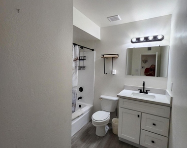 5117 W Acoma Drive - Photo Thumbnail 14