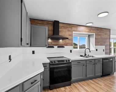1506 Windmill Lane - Photo Thumbnail 8