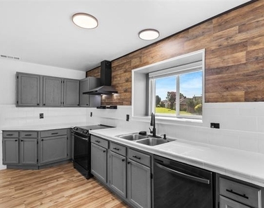 1506 Windmill Lane - Photo Thumbnail 9