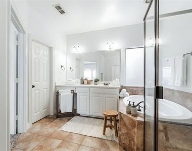1905 Cortez Lane - Photo Thumbnail 8