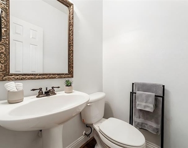 1905 Cortez Lane - Photo Thumbnail 13