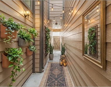 1905 Cortez Lane - Photo Thumbnail 14