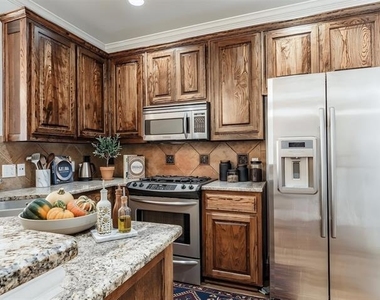1905 Cortez Lane - Photo Thumbnail 2