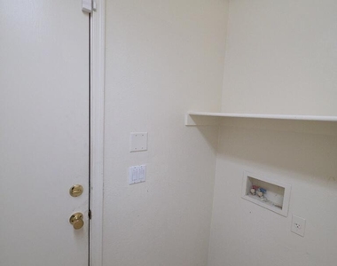 8618 W Chickasaw Street - Photo Thumbnail 16