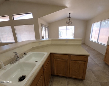 8618 W Chickasaw Street - Photo Thumbnail 7