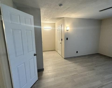 5805 W Evans Drive - Photo Thumbnail 29