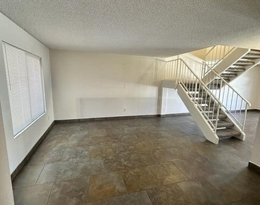 5805 W Evans Drive - Photo Thumbnail 4