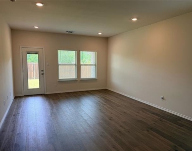 1513 Silver Canoe Way - Photo Thumbnail 2