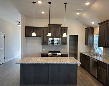 805 Twisted Leaf Lane - Photo Thumbnail 2
