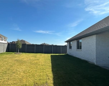 805 Twisted Leaf Lane - Photo Thumbnail 9