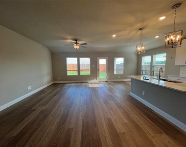 1405 Arrowleaf Drive - Photo Thumbnail 12