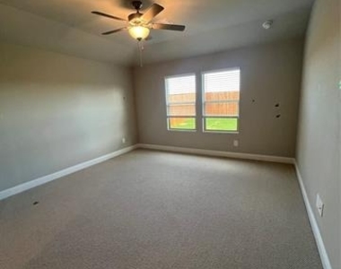 1405 Arrowleaf Drive - Photo Thumbnail 16