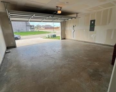 1405 Arrowleaf Drive - Photo Thumbnail 8