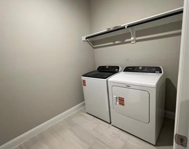 1405 Arrowleaf Drive - Photo Thumbnail 6