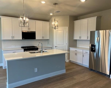 1405 Arrowleaf Drive - Photo Thumbnail 10