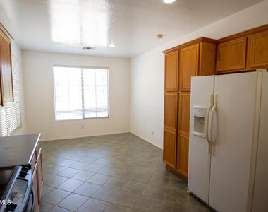 3381 W Thoreau Lane - Photo Thumbnail 2