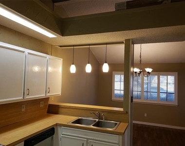 662 Prairie Dell Street - Photo Thumbnail 2