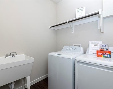 1413 Orchid Drive - Photo Thumbnail 5