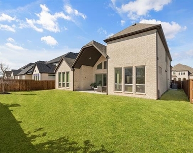 2541 Forestbrook Drive - Photo Thumbnail 35