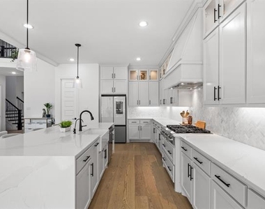 2541 Forestbrook Drive - Photo Thumbnail 13