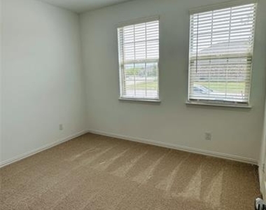 239 Jenkinson Drive - Photo Thumbnail 13