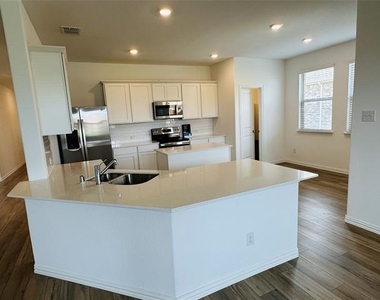 239 Jenkinson Drive - Photo Thumbnail 2