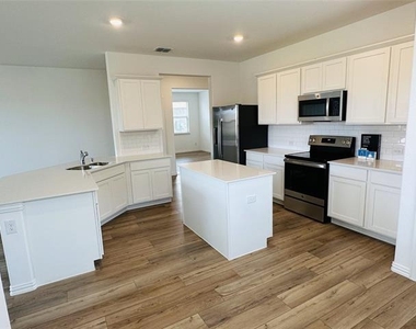 239 Jenkinson Drive - Photo Thumbnail 3