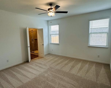 239 Jenkinson Drive - Photo Thumbnail 9