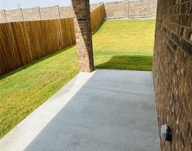 239 Jenkinson Drive - Photo Thumbnail 22
