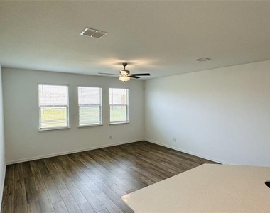 239 Jenkinson Drive - Photo Thumbnail 7