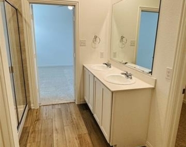 239 Jenkinson Drive - Photo Thumbnail 18