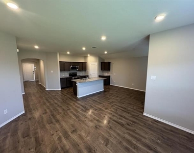 929 Alton Drive - Photo Thumbnail 6
