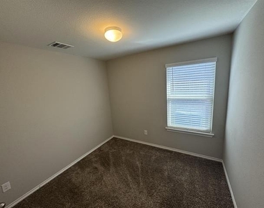 929 Alton Drive - Photo Thumbnail 11