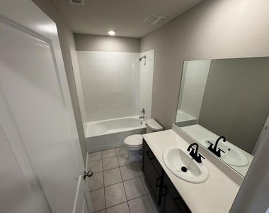 929 Alton Drive - Photo Thumbnail 12