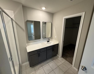 929 Alton Drive - Photo Thumbnail 8