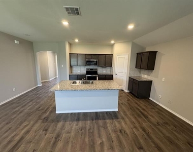 929 Alton Drive - Photo Thumbnail 5