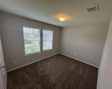 929 Alton Drive - Photo Thumbnail 14