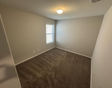 929 Alton Drive - Photo Thumbnail 13
