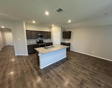 929 Alton Drive - Photo Thumbnail 4