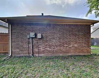 2129 Carrington Avenue - Photo Thumbnail 20
