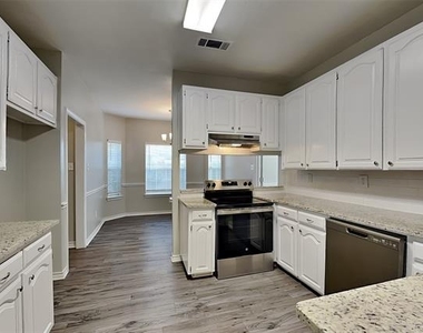 2129 Carrington Avenue - Photo Thumbnail 5