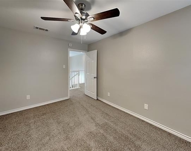 2129 Carrington Avenue - Photo Thumbnail 14