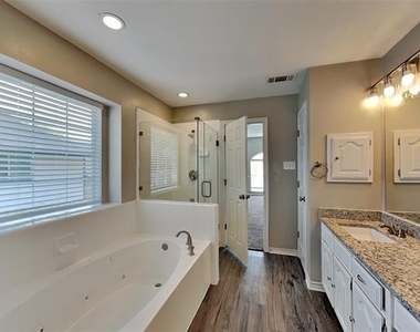 2129 Carrington Avenue - Photo Thumbnail 12