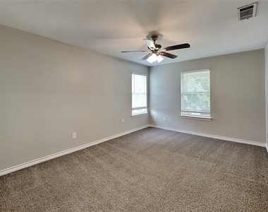 2129 Carrington Avenue - Photo Thumbnail 16