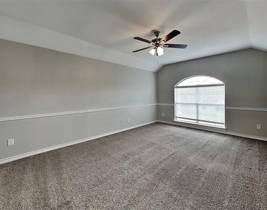2129 Carrington Avenue - Photo Thumbnail 11